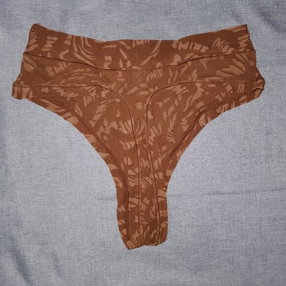 NWT SKIMS 3X Summer Mesh Thong LATTE SWIRL - Picture 2 of 3